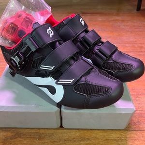 Peloton Unisex Cycling Shoes No Cleats Size 44 Mens 11/ Women 12